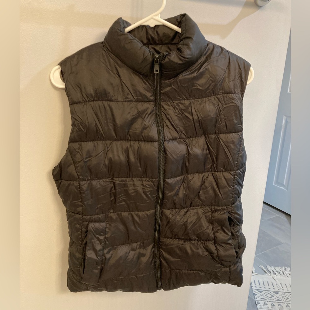 Love Me Now Black Puffer Vest with pockets lightweight size XL